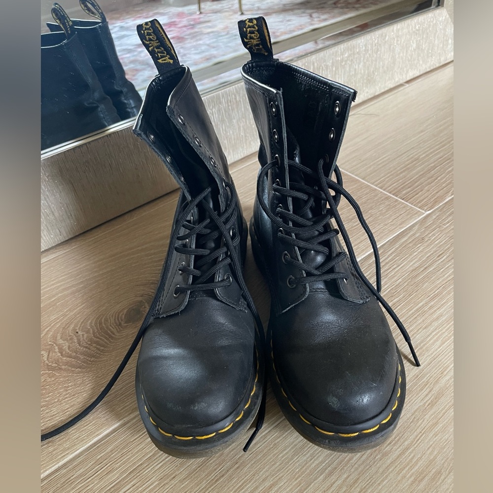 1460 Dr. Martens Women’s